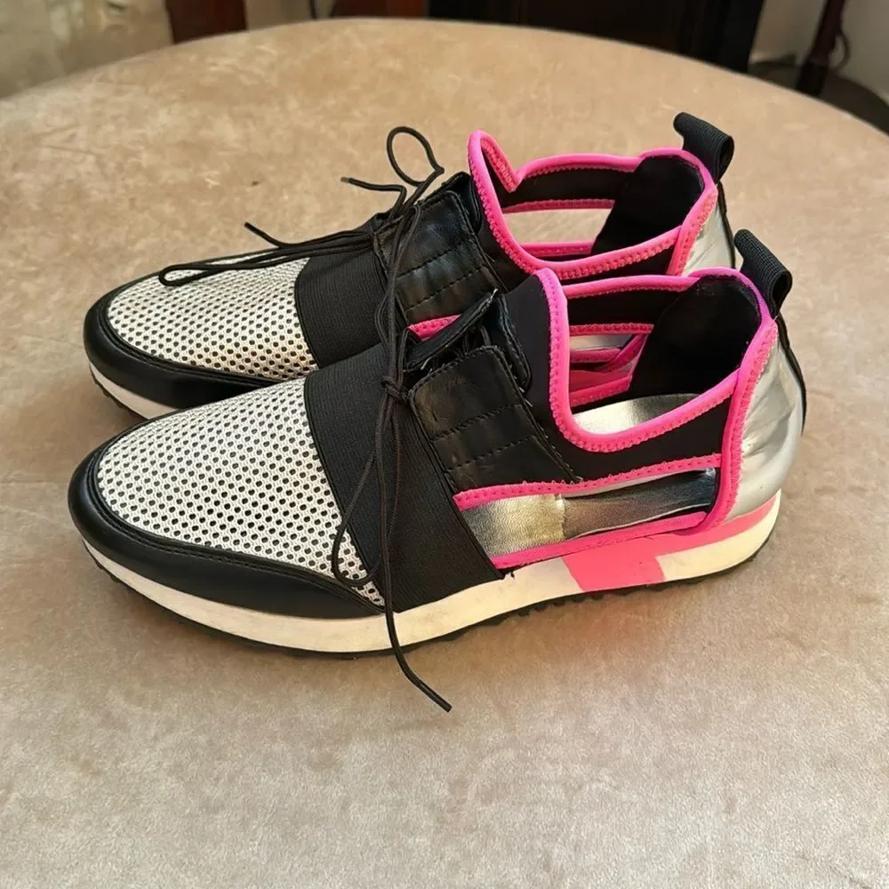 Steve Madden Sz 7.5 Artic Barbie-Core Blk Silver Sneakers